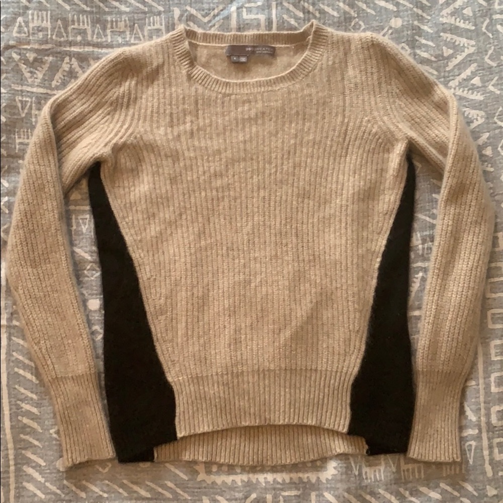 360 Cashmere Tan w/ Black Sides Sweater in Small